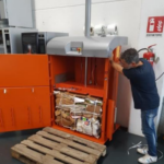 Zamestnanec používa Compact 3120